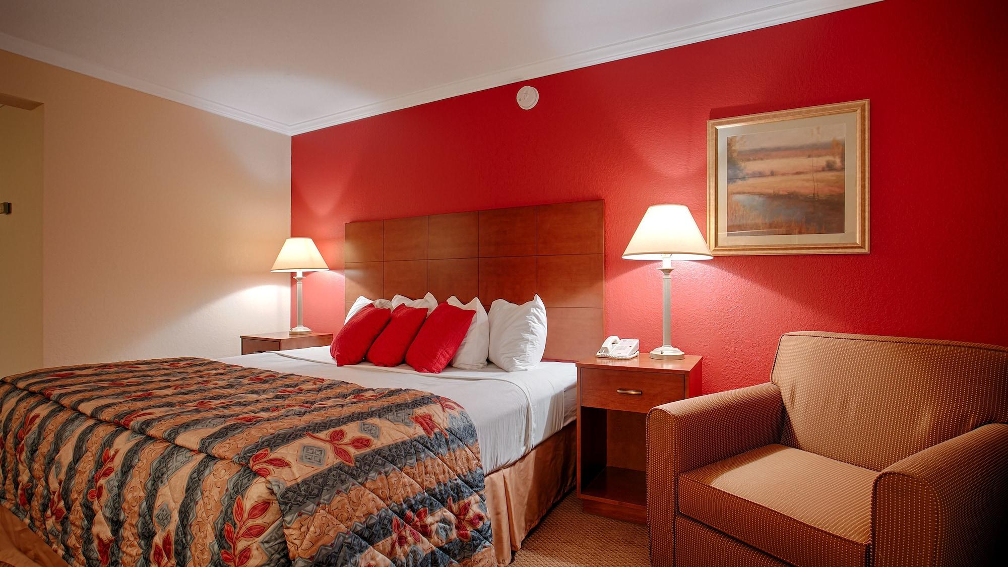 Magnuson Grand Pioneer Inn And Suites Escanaba Bagian luar foto