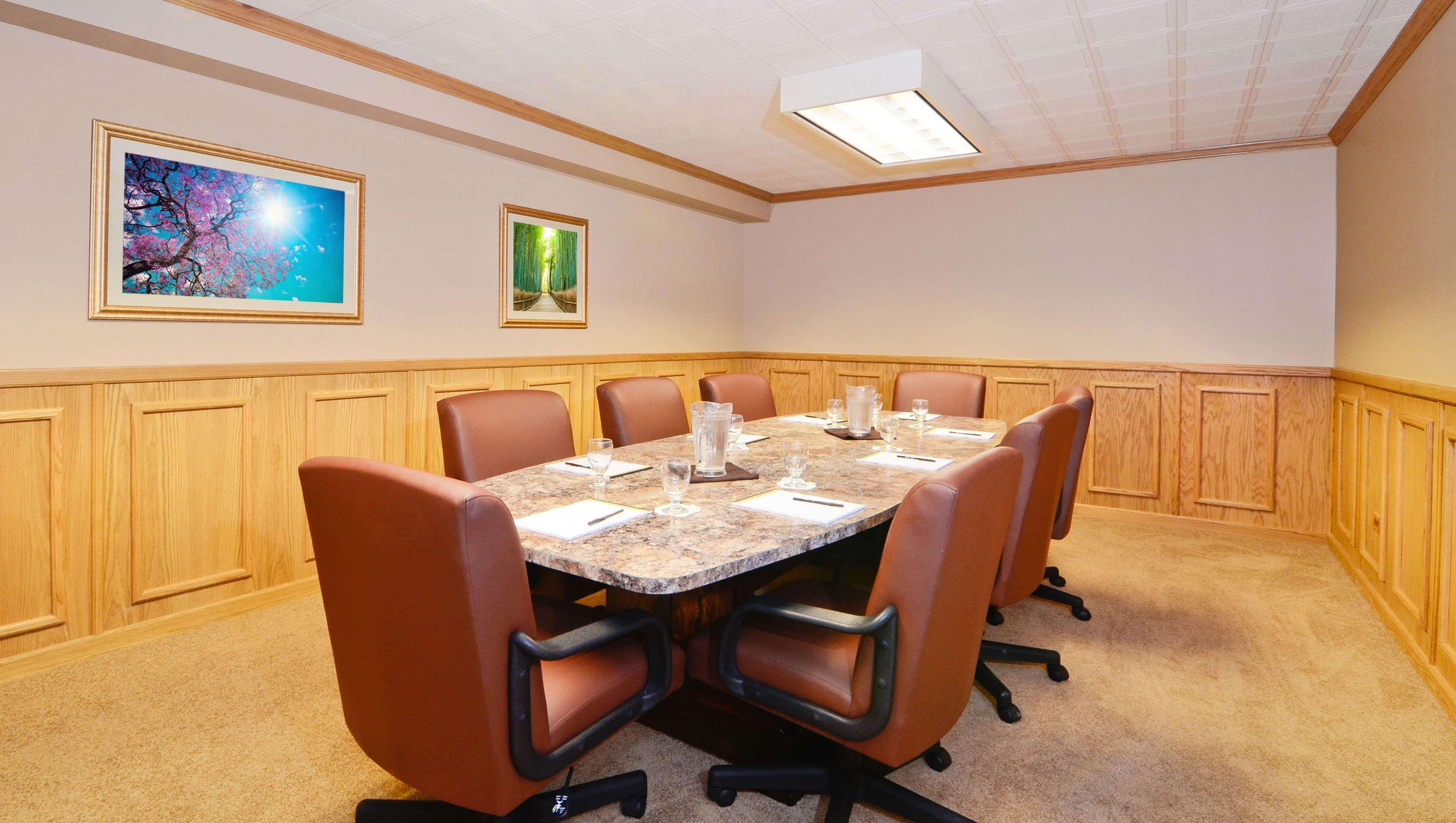 Magnuson Grand Pioneer Inn And Suites Escanaba Bagian luar foto