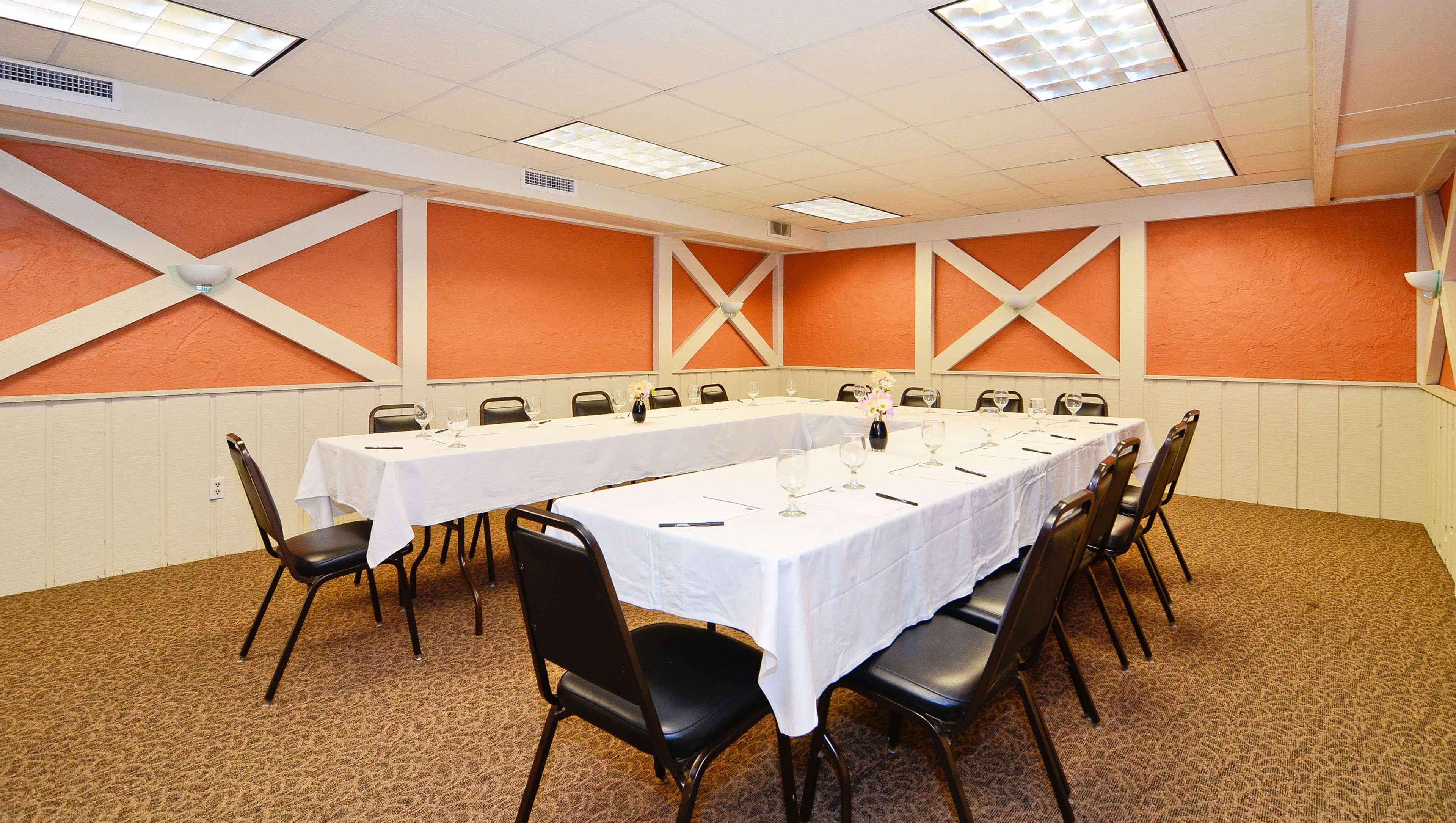 Magnuson Grand Pioneer Inn And Suites Escanaba Bagian luar foto