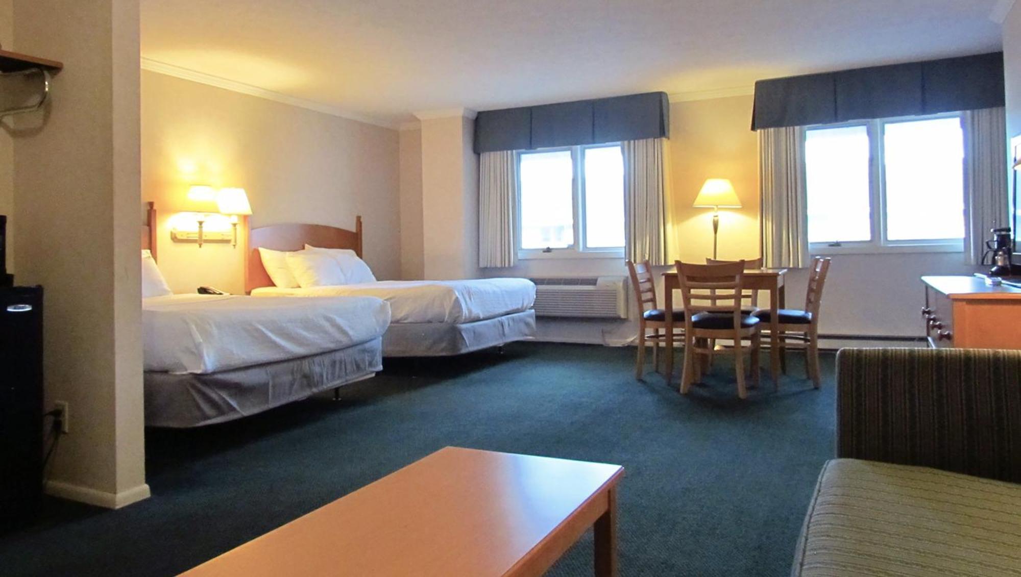 Magnuson Grand Pioneer Inn And Suites Escanaba Bagian luar foto