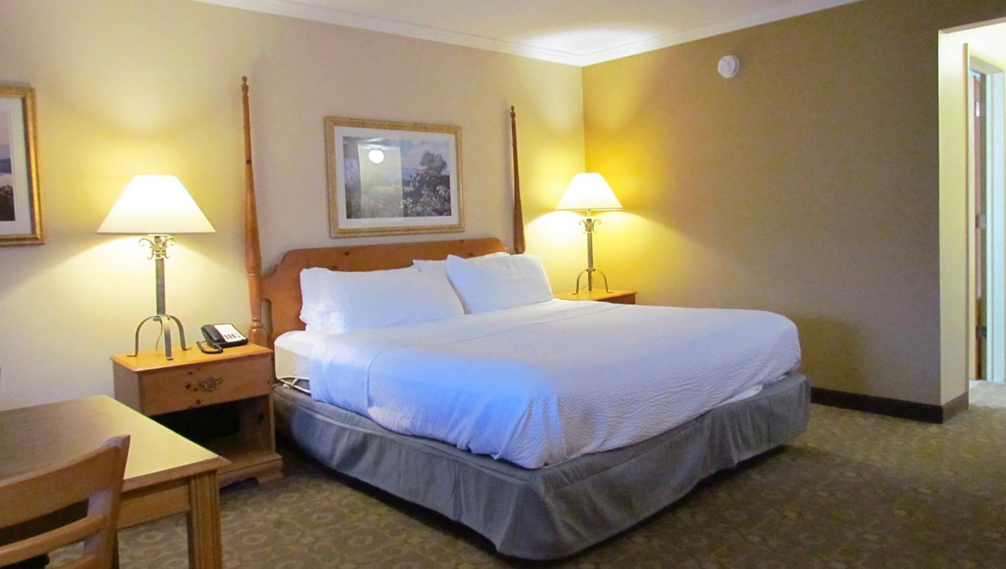 Magnuson Grand Pioneer Inn And Suites Escanaba Bagian luar foto