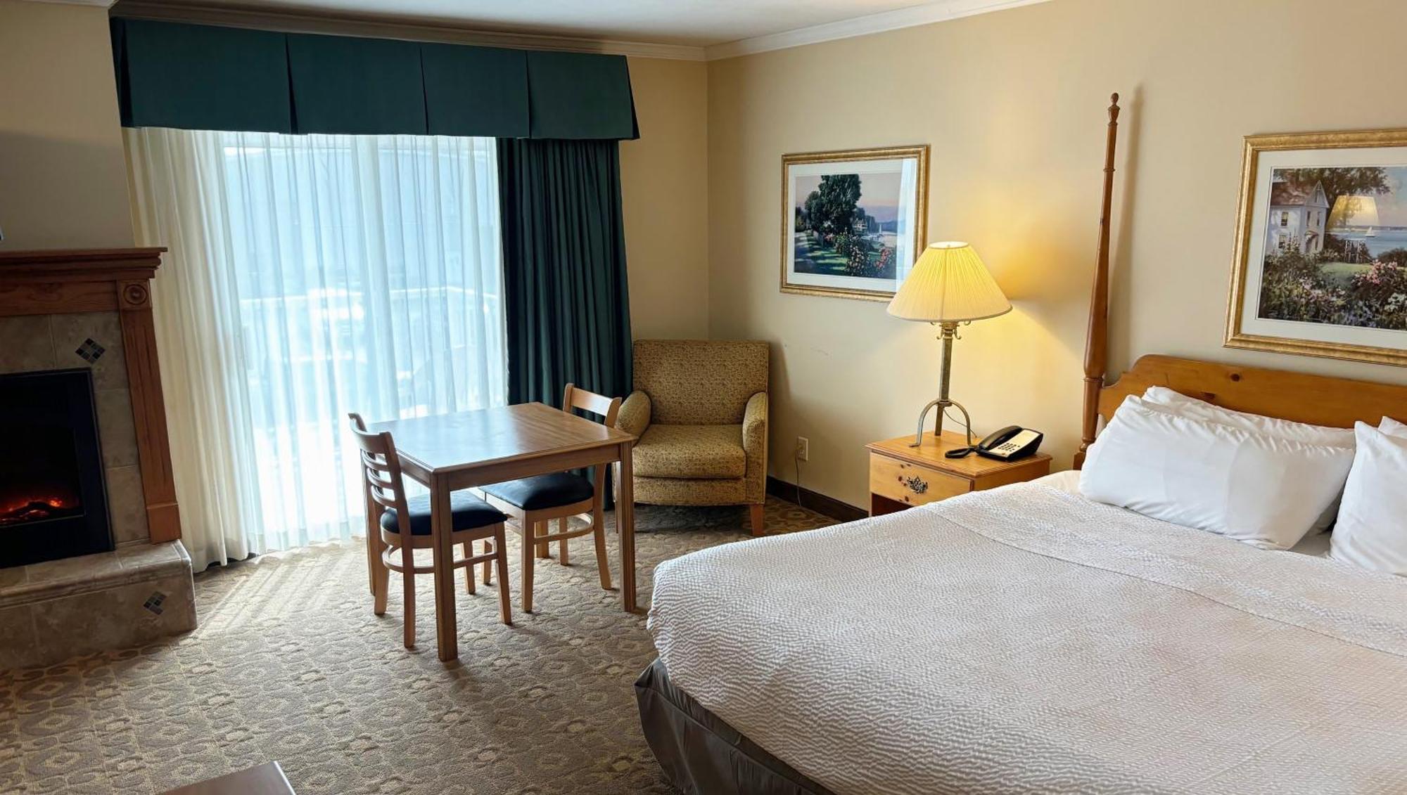 Magnuson Grand Pioneer Inn And Suites Escanaba Bagian luar foto