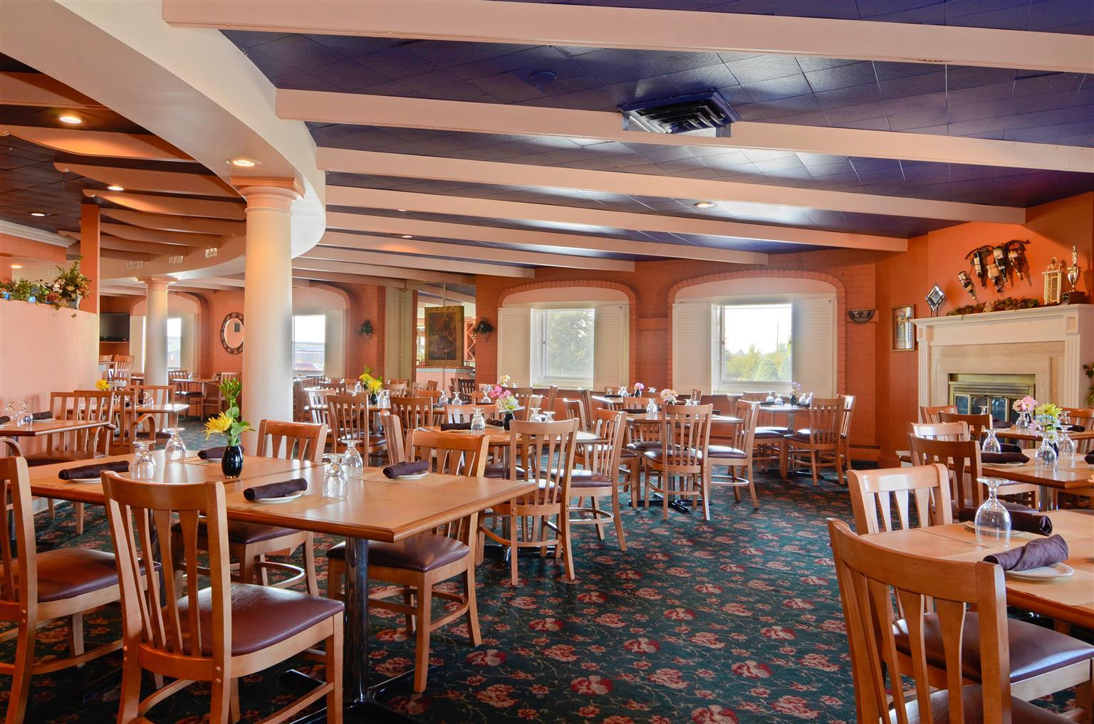 Magnuson Grand Pioneer Inn And Suites Escanaba Restoran foto