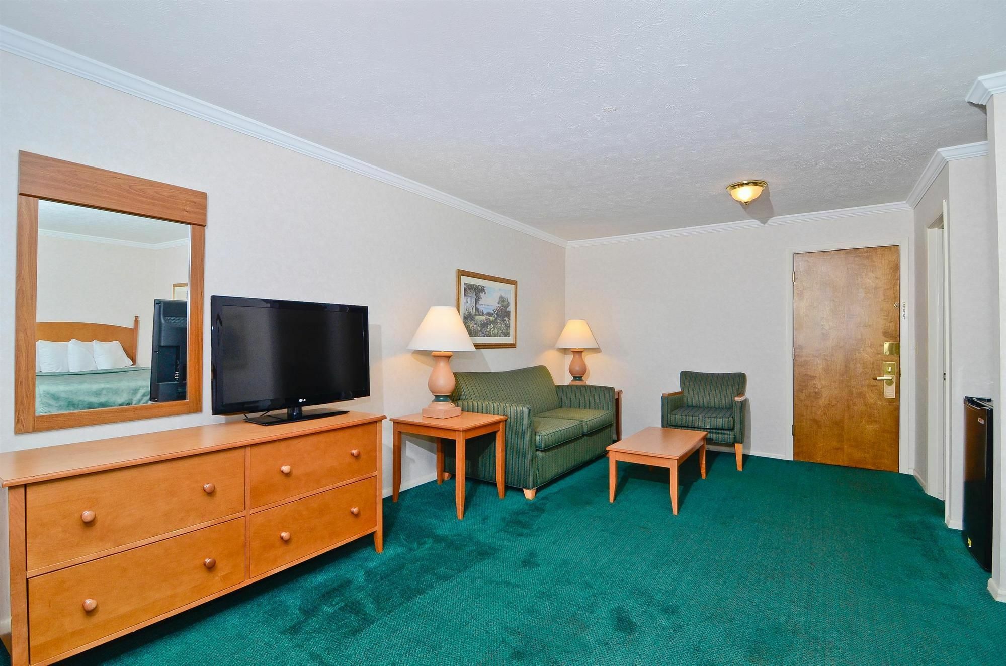 Magnuson Grand Pioneer Inn And Suites Escanaba Bagian luar foto